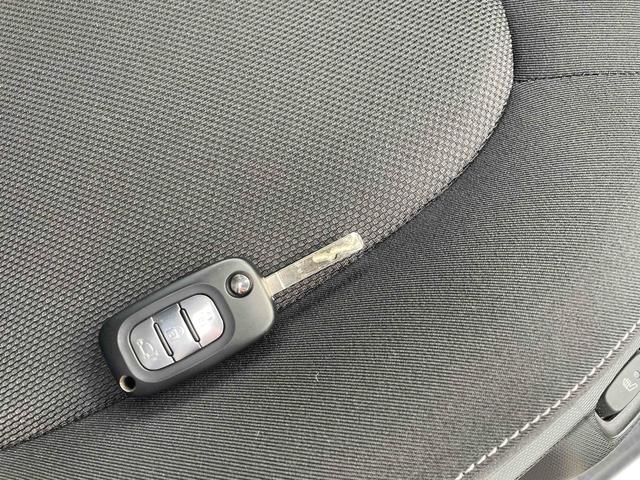 スマートフォーフォー パッション　クリアランスソナー　オートクルーズコントロール　アルミホイール　キーレスエントリー　アイドリングストップ　ＡＴ　盗難防止システム　ＡＢＳ　ＵＳＢ　エアコン　パワーステアリング　パワーウィンドウ（39枚目）