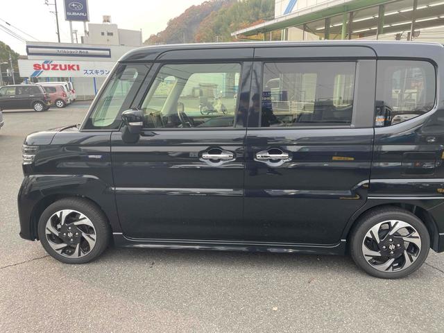 スペーシアカスタム ハイブリッドＸＳターボ　両側電動スライドドア　クリアランスソナー　オートクルーズコントロール　レーンアシスト　衝突被害軽減システム　オートライト　ＬＥＤヘッドランプ　スマートキー　アイドリングストップ　シートヒーター（8枚目）