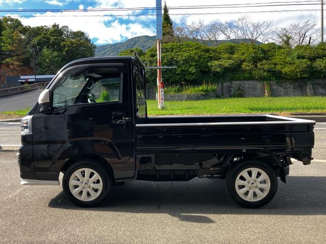 ハイゼットトラック スタンダード　ワンオーナー　禁煙車　５速ＭＴ　衝突被害軽減システム　レーンアシスト　前後ドラレコ　ＥＴＣ　ＬＥＤヘッドライト　フォグライト　スマートキー　コーナーセンサー　ＡＷ１４インチ　荷台マット付き　作業灯（5枚目）