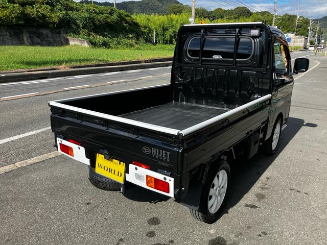 ハイゼットトラック スタンダード　ワンオーナー　禁煙車　５速ＭＴ　衝突被害軽減システム　レーンアシスト　前後ドラレコ　ＥＴＣ　ＬＥＤヘッドライト　フォグライト　スマートキー　コーナーセンサー　ＡＷ１４インチ　荷台マット付き　作業灯（8枚目）