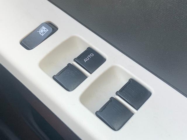 S 禁煙車 純正CDオーディオ AUX FM・AM ABS シートヒーター 横滑り防止機能 WSRSエアバッグ コンビニフック3KG キーレス エアコン パワーウインドウ パワステ UVカットガラス(13枚目)