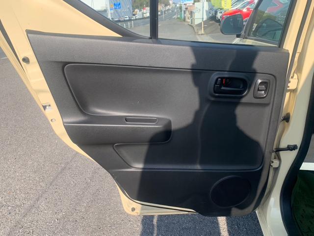 S 禁煙車 純正CDオーディオ AUX FM・AM ABS シートヒーター 横滑り防止機能 WSRSエアバッグ コンビニフック3KG キーレス エアコン パワーウインドウ パワステ UVカットガラス(41枚目)