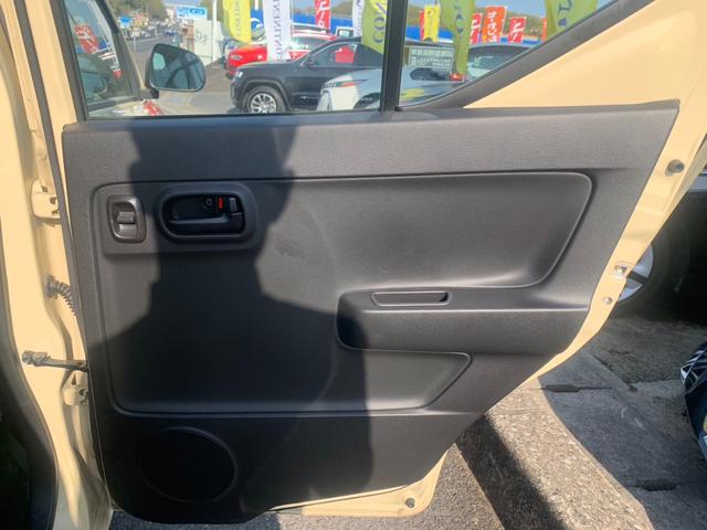 S 禁煙車 純正CDオーディオ AUX FM・AM ABS シートヒーター 横滑り防止機能 WSRSエアバッグ コンビニフック3KG キーレス エアコン パワーウインドウ パワステ UVカットガラス(44枚目)