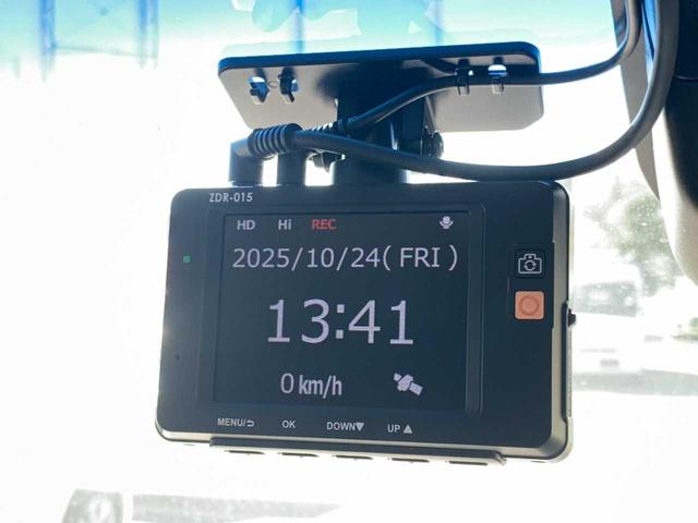 オデッセイ アブソルート・EXホンダセンシング 禁煙 9インチナビ フリップダウンモニター 360°カメラ 前後ドラレコ 両電スライド ホンダセンシング クリアランスソナー レーダークルーズ ETC レーダー探知機 BSM リアオートエアコン(8枚目)