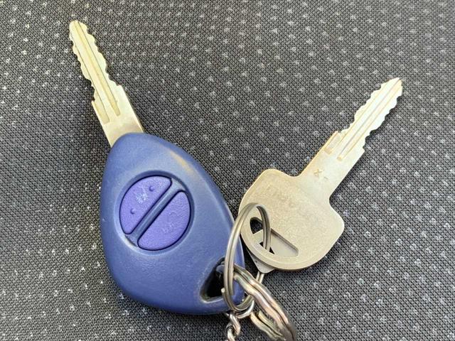 Ｒ２ Ｓ　禁煙　ナビ　バックモニター　ＳＰＯＲＴモード　電動格納ミラー　ヘッドライトレベライザー　ＷＳＲＳエアバッグ　フォグランプ　キーレスキー　分割可倒式リアシート　シートリフター　純正アルミホイール（22枚目）