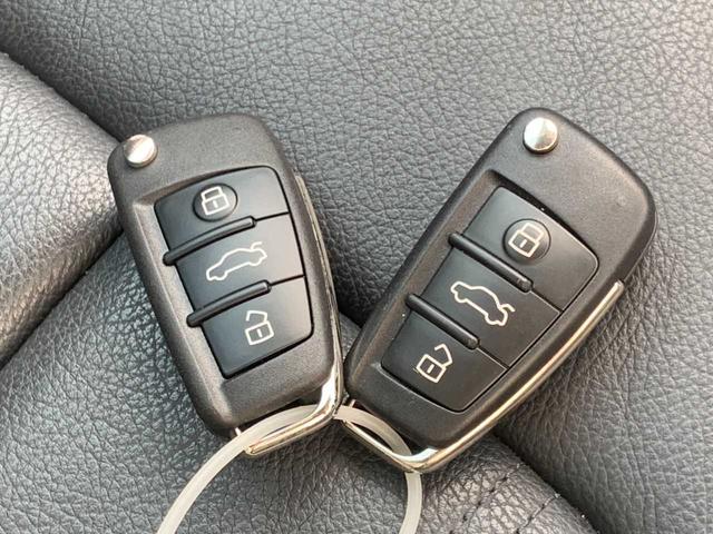 Ｑ２ １．４ＴＦＳＩシリンダーオンデマンドスポーツ　禁煙　ブラックレザーシート　ナビ　フルセグ　バックモニター　ドラレコ　サイドアシスト　バーチャルコックピット　レーダークルーズ　ＥＴＣ　オートライト　レインセンサー　パワーバックドア　シートヒーター（36枚目）