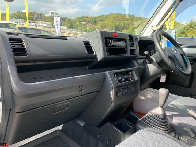 ハイゼットトラック エクストラSAIIIt 禁煙 Bluetppthオーディオ LEDヘッドライト イエローフォグ パートタイム4WD デフロック 作業灯 キーレスキー LEDルームランプ 衝突軽減ブレーキ 5速ミッション WSRSエアバッグ(11枚目)