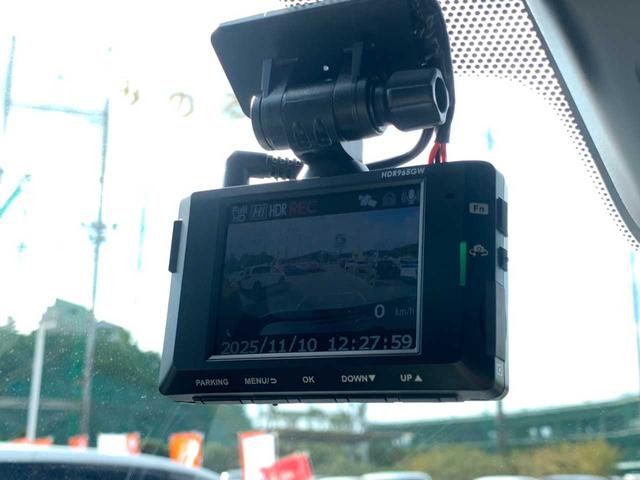 車もネットで探すのが当たり前になってきました。とは言っても、やっぱり見ずに買うのは少し不安。。。と、思われる方には精一杯のお伝の方法としてビデオ通話等、オンライン商談も対応しております！