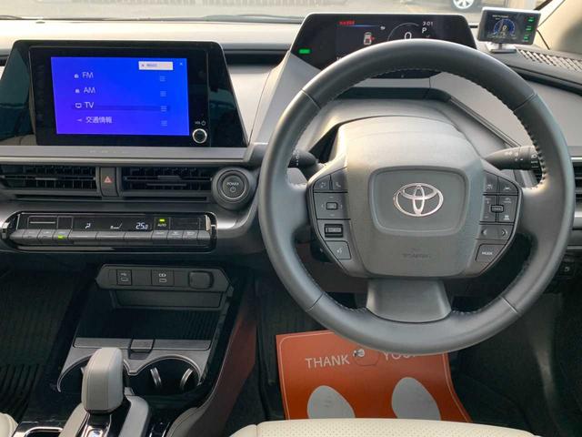 プリウス Ｘ　ワンオーナー　禁煙　モデリスタＡＷ　ナビ　フルセグ　Ｂｌｕｅｔｏｏｔｈ　バックモニター　前後ドラレコ　レーダークルーズ　ＥＴＣ　レーダー探知機　ＢＳＭ　ＡＣ１００Ｖ　レザー調シートカバー　オートＨＢ（11枚目）