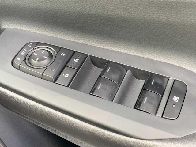 プリウス Ｘ　ワンオーナー　禁煙　モデリスタＡＷ　ナビ　フルセグ　Ｂｌｕｅｔｏｏｔｈ　バックモニター　前後ドラレコ　レーダークルーズ　ＥＴＣ　レーダー探知機　ＢＳＭ　ＡＣ１００Ｖ　レザー調シートカバー　オートＨＢ（26枚目）