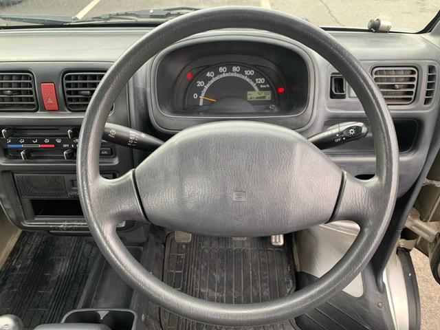 キャリイトラック ＫＣ　ワンオーナー　５速ミッション　エアコン　三方開　室内灯　純正ラジオ　ラバーフロアマット　ゲートプロテクター　シガーソケット　サンバイザー　間欠ワイパー　デフロスター　取説・保証書　積載量３５０ｋｇ（12枚目）