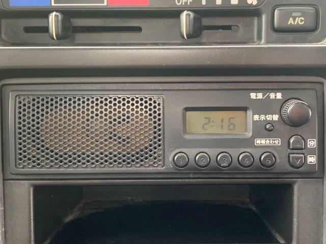 キャリイトラック ＫＣ　ワンオーナー　５速ミッション　エアコン　三方開　室内灯　純正ラジオ　ラバーフロアマット　ゲートプロテクター　シガーソケット　サンバイザー　間欠ワイパー　デフロスター　取説・保証書　積載量３５０ｋｇ（14枚目）