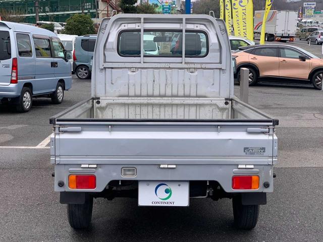 キャリイトラック ＫＣ　ワンオーナー　５速ミッション　エアコン　三方開　室内灯　純正ラジオ　ラバーフロアマット　ゲートプロテクター　シガーソケット　サンバイザー　間欠ワイパー　デフロスター　取説・保証書　積載量３５０ｋｇ（23枚目）