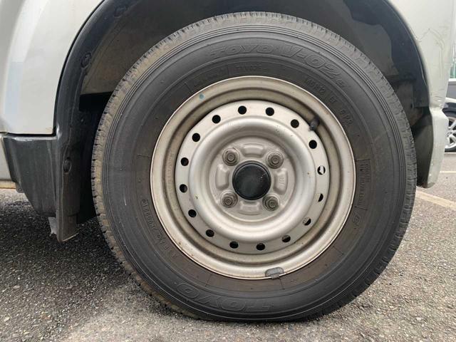 キャリイトラック ＫＣ　ワンオーナー　５速ミッション　エアコン　三方開　室内灯　純正ラジオ　ラバーフロアマット　ゲートプロテクター　シガーソケット　サンバイザー　間欠ワイパー　デフロスター　取説・保証書　積載量３５０ｋｇ（29枚目）