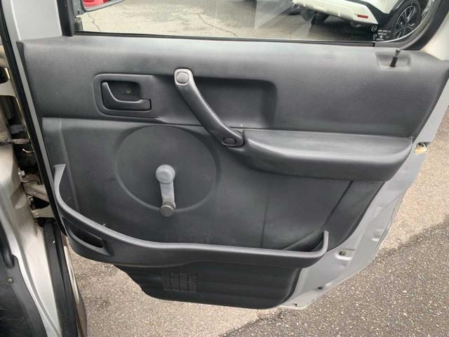 キャリイトラック ＫＣ　ワンオーナー　５速ミッション　エアコン　三方開　室内灯　純正ラジオ　ラバーフロアマット　ゲートプロテクター　シガーソケット　サンバイザー　間欠ワイパー　デフロスター　取説・保証書　積載量３５０ｋｇ（31枚目）