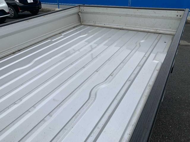 キャリイトラック ＫＣ　ワンオーナー　５速ミッション　エアコン　三方開　室内灯　純正ラジオ　ラバーフロアマット　ゲートプロテクター　シガーソケット　サンバイザー　間欠ワイパー　デフロスター　取説・保証書　積載量３５０ｋｇ（37枚目）