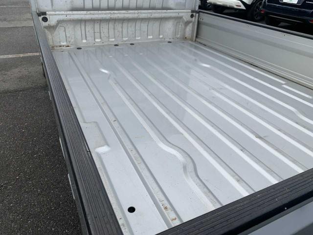 キャリイトラック ＫＣ　ワンオーナー　５速ミッション　エアコン　三方開　室内灯　純正ラジオ　ラバーフロアマット　ゲートプロテクター　シガーソケット　サンバイザー　間欠ワイパー　デフロスター　取説・保証書　積載量３５０ｋｇ（38枚目）