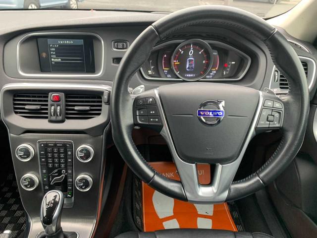 Ｖ４０ Ｄ４　禁煙　ナビ　フルセグ　Ｂｌｕｅｔｏｏｔｈ　バックモニター　前後ドラレコ　ブラックレザーシート　パワーシート　レーダークルーズ　ＥＴＣ　衝突軽減　レーンキープ　クリアランスソナー　ＢＳＭ　純正ＡＷ（11枚目）