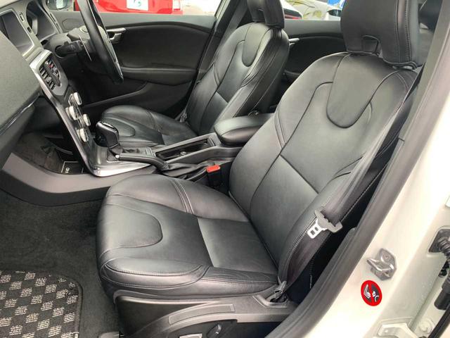 Ｖ４０ Ｄ４　禁煙　ナビ　フルセグ　Ｂｌｕｅｔｏｏｔｈ　バックモニター　前後ドラレコ　ブラックレザーシート　パワーシート　レーダークルーズ　ＥＴＣ　衝突軽減　レーンキープ　クリアランスソナー　ＢＳＭ　純正ＡＷ（50枚目）