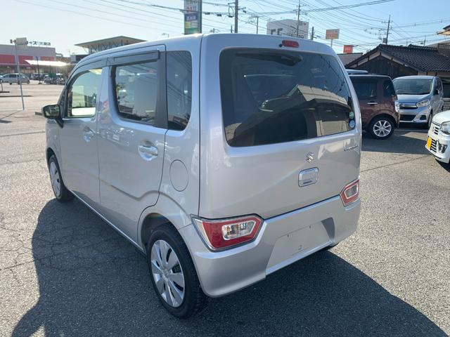 ワゴンＲ ＦＡ　５速マニュアル　純正オーディオ　ＡＵＸ入力　キーレス　電動格納ドアミラー　横滑り防止装置　フロアマット　ドアバイザー　タイミングチェーンエンジン　走行３１２００ｋｍ（8枚目）