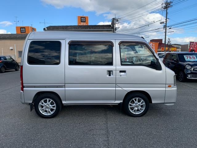 サンバーバン トランスポーター　軽キャン　ベッドキット　外品ナビフルセグＴＶ　フリップダウンリアモニター　ドライブレコーダー　ＥＴＣ　キーレス　外部電源コンセント　カーテン　収納棚　ＬＥＤ照明　外品アルミ　フロアマット　ドアバイザー（5枚目）