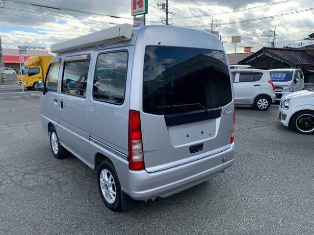 サンバーバン トランスポーター　軽キャン　ベッドキット　外品ナビフルセグＴＶ　フリップダウンリアモニター　ドライブレコーダー　ＥＴＣ　キーレス　外部電源コンセント　カーテン　収納棚　ＬＥＤ照明　外品アルミ　フロアマット　ドアバイザー（6枚目）