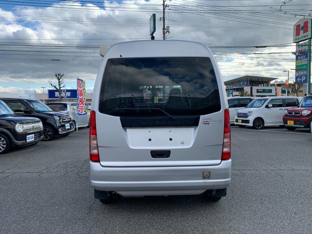 サンバーバン トランスポーター　軽キャン　ベッドキット　外品ナビフルセグＴＶ　フリップダウンリアモニター　ドライブレコーダー　ＥＴＣ　キーレス　外部電源コンセント　カーテン　収納棚　ＬＥＤ照明　外品アルミ　フロアマット　ドアバイザー（7枚目）