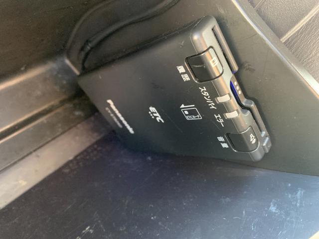 サンバーバン トランスポーター　軽キャン　ベッドキット　外品ナビフルセグＴＶ　フリップダウンリアモニター　ドライブレコーダー　ＥＴＣ　キーレス　外部電源コンセント　カーテン　収納棚　ＬＥＤ照明　外品アルミ　フロアマット　ドアバイザー（15枚目）