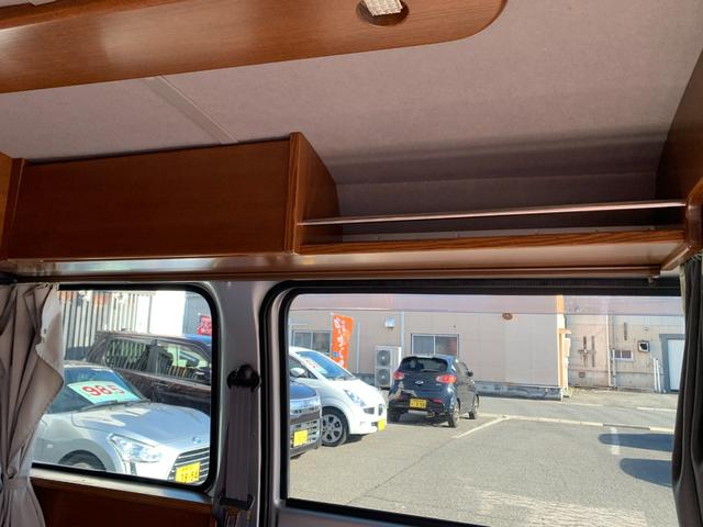 サンバーバン トランスポーター　軽キャン　ベッドキット　外品ナビフルセグＴＶ　フリップダウンリアモニター　ドライブレコーダー　ＥＴＣ　キーレス　外部電源コンセント　カーテン　収納棚　ＬＥＤ照明　外品アルミ　フロアマット　ドアバイザー（25枚目）