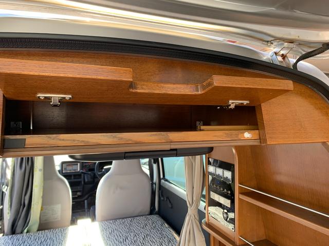 サンバーバン トランスポーター　軽キャン　ベッドキット　外品ナビフルセグＴＶ　フリップダウンリアモニター　ドライブレコーダー　ＥＴＣ　キーレス　外部電源コンセント　カーテン　収納棚　ＬＥＤ照明　外品アルミ　フロアマット　ドアバイザー（27枚目）