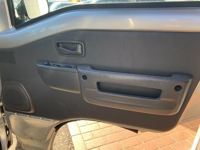 サンバーバン トランスポーター　軽キャン　ベッドキット　外品ナビフルセグＴＶ　フリップダウンリアモニター　ドライブレコーダー　ＥＴＣ　キーレス　外部電源コンセント　カーテン　収納棚　ＬＥＤ照明　外品アルミ　フロアマット　ドアバイザー（34枚目）