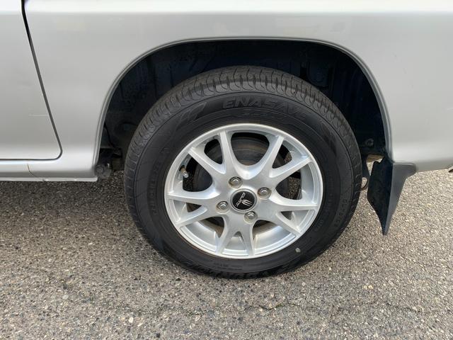 サンバーバン トランスポーター　軽キャン　ベッドキット　外品ナビフルセグＴＶ　フリップダウンリアモニター　ドライブレコーダー　ＥＴＣ　キーレス　外部電源コンセント　カーテン　収納棚　ＬＥＤ照明　外品アルミ　フロアマット　ドアバイザー（42枚目）