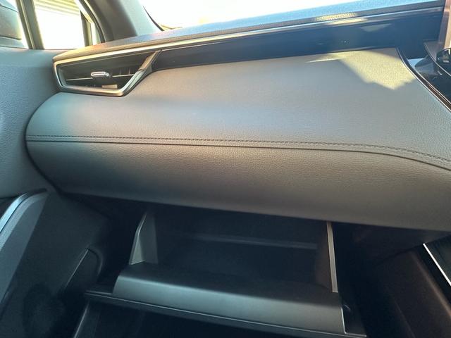 カローラクロス ＧＲスポーツ　２．０　ＧＲスポーツ　Ｅ－Ｆｏｕｒ　４ＷＤ　ＧＲ専用レッドキャリパー　パノラマルーフ　ハンズフリーパワーバックドア　アダプティブハイビーム　ステアリングヒーター　ＡＣ１００Ｖコンセント　シートヒーター（32枚目）