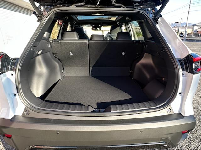 カローラクロス ＧＲスポーツ　２．０　ＧＲスポーツ　Ｅ－Ｆｏｕｒ　４ＷＤ　ＧＲ専用レッドキャリパー　パノラマルーフ　ハンズフリーパワーバックドア　アダプティブハイビーム　ステアリングヒーター　ＡＣ１００Ｖコンセント　シートヒーター（42枚目）