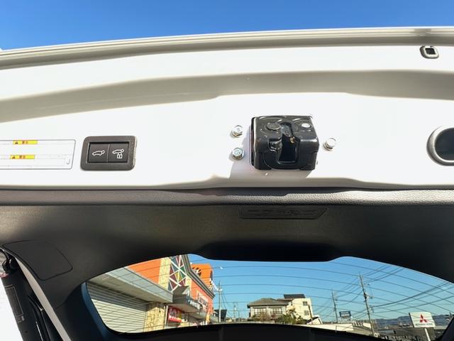 カローラクロス ＧＲスポーツ　２．０　ＧＲスポーツ　Ｅ－Ｆｏｕｒ　４ＷＤ　ＧＲ専用レッドキャリパー　パノラマルーフ　ハンズフリーパワーバックドア　アダプティブハイビーム　ステアリングヒーター　ＡＣ１００Ｖコンセント　シートヒーター（43枚目）