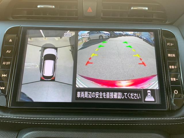 【全周囲カメラ】クルマの真上から見ているかのような映像が見れるので、駐車が苦手な方には特にうれしい装備です♪