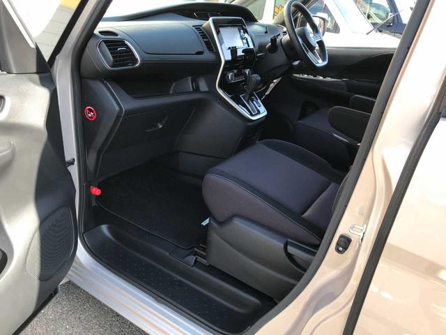 セレナ ハイウェイスター　衝突被害軽減システム　全周囲カメラ　クリアランスソナー　レーンアシスト　ＥＴＣ　クルーズコントロール　両側電動スライドドア　１６インチアルミ　メモリーナビ　フルセグ　後席モニター　ＣＤ　ＤＶＤ再生（39枚目）