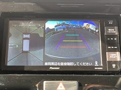 【全周囲カメラ】クルマの真上から見ているかのような映像が見れるので、駐車が苦手な方には特にうれしい装備です♪ 5