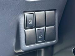 【片側電動スライドドア】狭い場所でもドアを全開にでき、チャイルドロックを使っても運転席のスイッチを操作するだけでドアの開け閉めが可能です 6