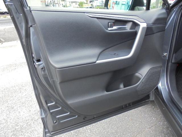ＲＡＶ４ Ｇ　電動リアゲート　４ＷＤモデル　車検整備２年付　純正９型ＳＤナビ　フルセグＴＶ　リアカメラ　ＥＴＣ車載器　ドライブレコーダー（19枚目）
