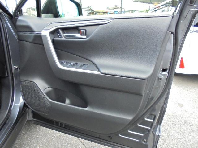 ＲＡＶ４ Ｇ　電動リアゲート　４ＷＤモデル　車検整備２年付　純正９型ＳＤナビ　フルセグＴＶ　リアカメラ　ＥＴＣ車載器　ドライブレコーダー（20枚目）