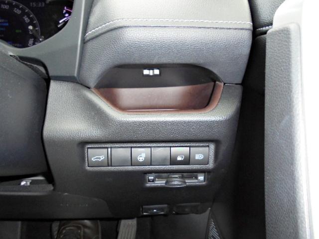 ＲＡＶ４ Ｇ　電動リアゲート　４ＷＤモデル　車検整備２年付　純正９型ＳＤナビ　フルセグＴＶ　リアカメラ　ＥＴＣ車載器　ドライブレコーダー（23枚目）
