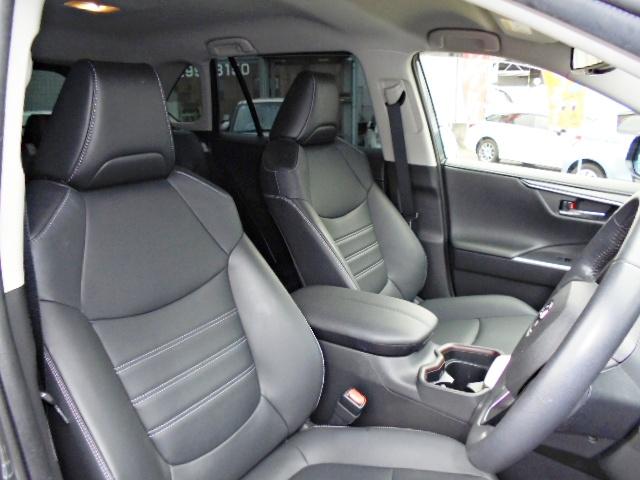 ＲＡＶ４ Ｇ　電動リアゲート　４ＷＤモデル　車検整備２年付　純正９型ＳＤナビ　フルセグＴＶ　リアカメラ　ＥＴＣ車載器　ドライブレコーダー（41枚目）