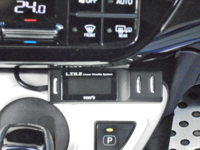 プリウス Ａプレミアム　ツーリングセレクション　４ＷＤモデル　１オーナー車　走行５２．４５９ｋｍ　車検令和９年３月　本革シート　モデリスタフルエアロ　純正９型ＳＤナビ　フルセグＴＶ　ＴＯＭ’Ｓスロットルコントローラー（19枚目）