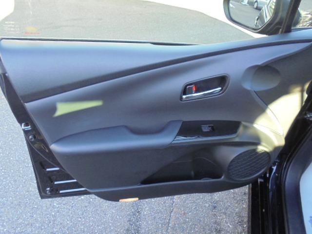 プリウス Sツーリングセレクション 1オーナー 7インチSDナビフルセグTV バックカメラ 前後ドライブレコーダー ETC 17インチアルミ スマートエントリー 走行30,258km 車検整備付(17枚目)