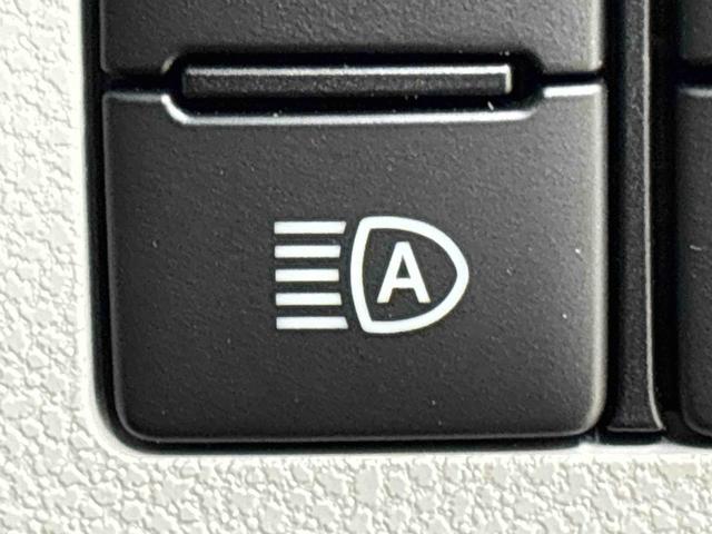 �Ό��ԂȂǑO���̏󋵂ɉ����āA���[�r�[���E�n�C�r�[���������Ő؂�Ԃ��A�铹�ł������܂Ō��ʂ����m�ۂł���I�[�g�n�C�r�[������