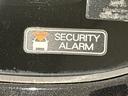 不正にドアを開けると室内ブザーが鳴り、外部にクラクションで異常をお知らせするセキュリティアラーム
