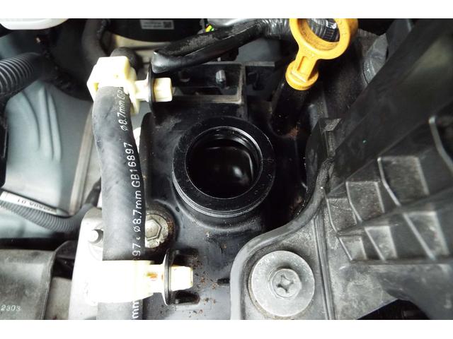 エンジン内部きれいです。