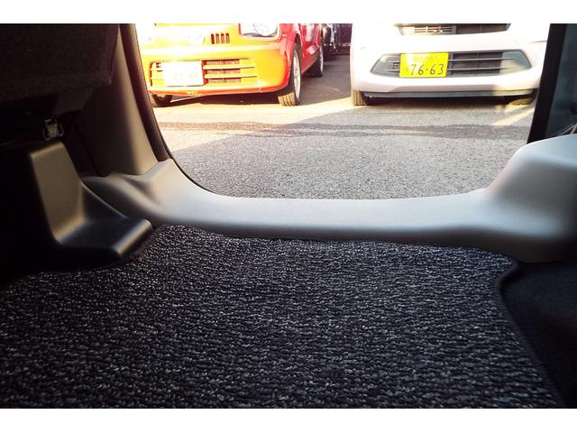 足元フラットで乗降りラクラク