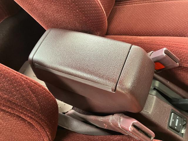 スプリンター ＳＥサルーン　リミテッドＧ　累計販売２００万台特別仕様車　ハイメカツインカムエンジン　５速マニュアル　６連メーター　レースハーフカバー　ゴールドエンブレム　純正カセット＆ＣＤ　純正ホイールキャップ　Ｒ１３４ａレトロフィット（41枚目）
